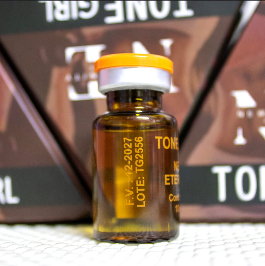 Vial de Tone Girl con fecha de vencimiento y lote